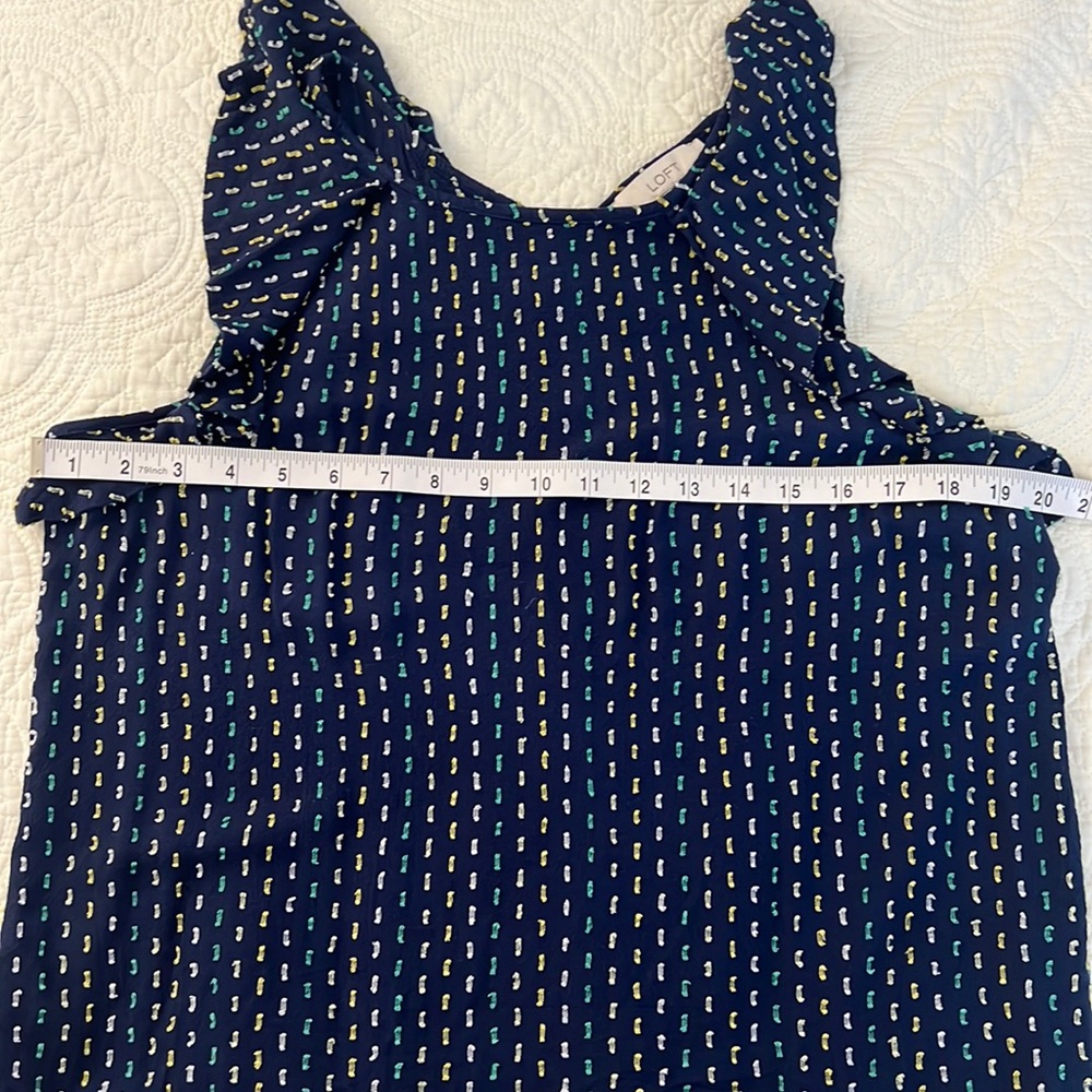 LOFT Clip Ruffle V-Back Shell in Multi Navy size Medium - Picture 3 of 11